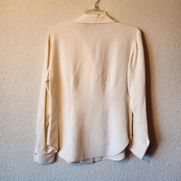 Classiques Entier petites womans 100% Silk Blouse cream button up sz 6 EUC - Picture 3 of 10